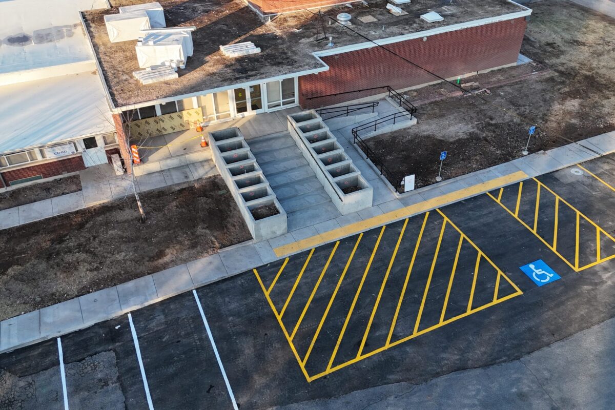 Benefits of hiring local contractors